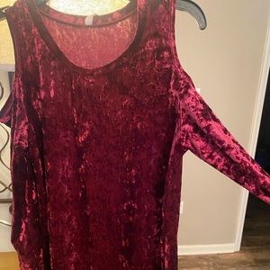 size Large velvet burgundy top.